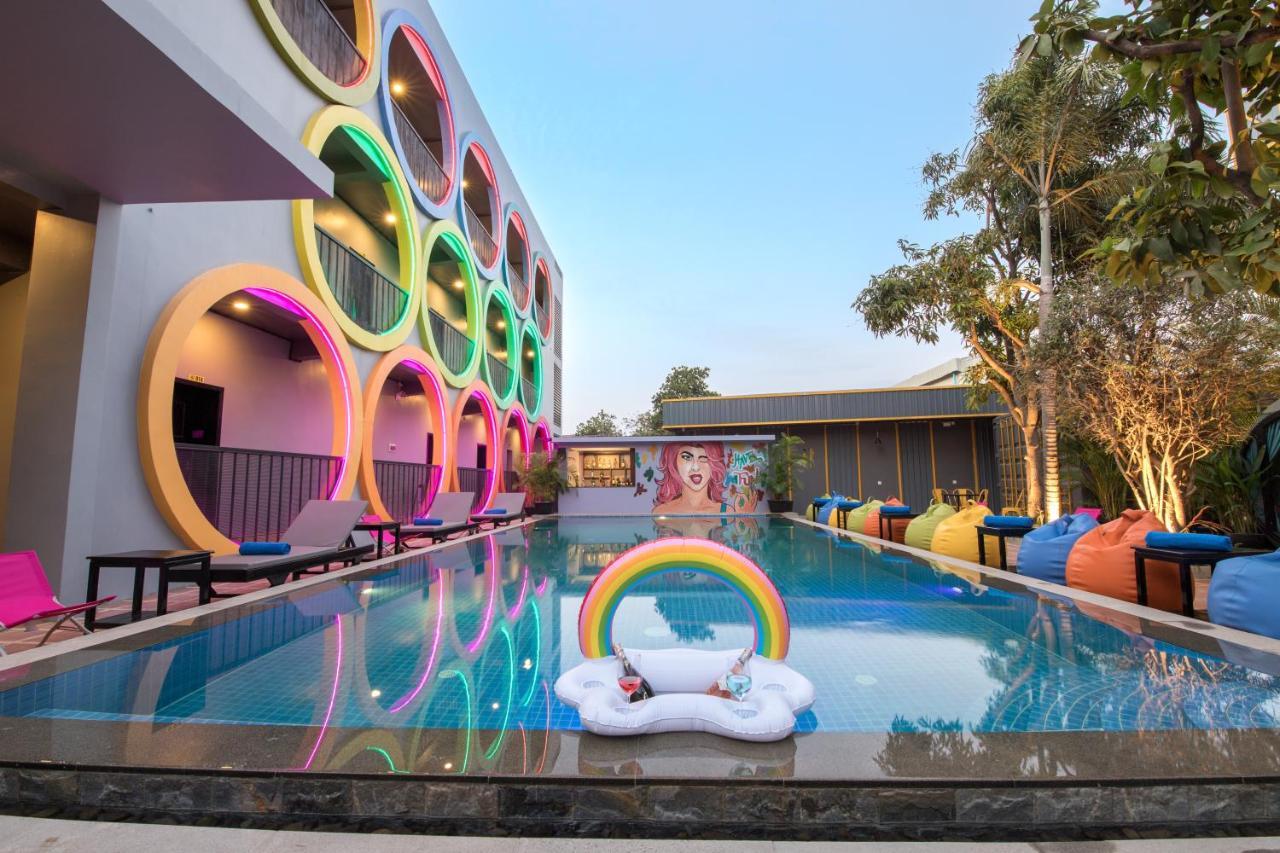 White Rabbit Hostel Siem Reap Exterior photo