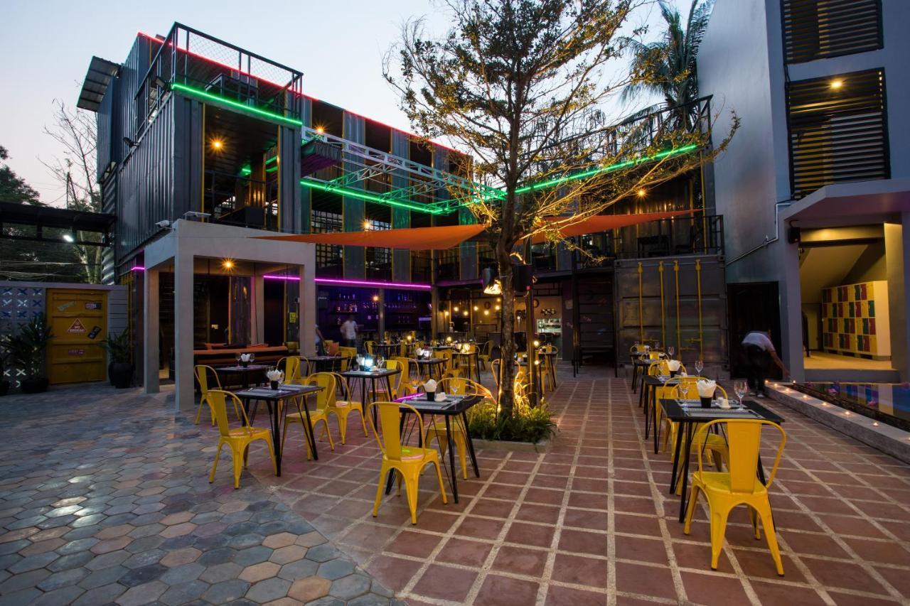White Rabbit Hostel Siem Reap Exterior photo